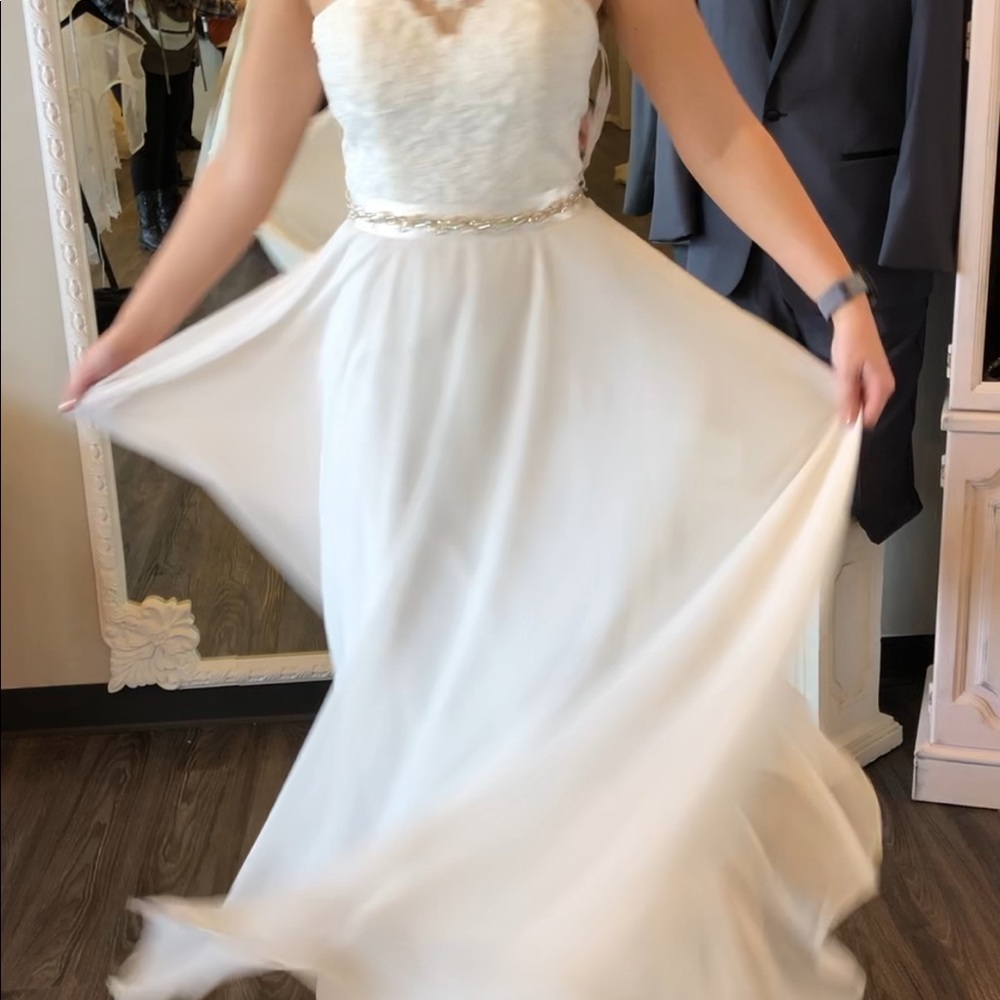 Size 6 Never been worn wedding dress - Picture 3 of 7